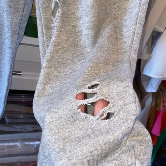 Sweatsuit both pieces included - Picture 4 of 16